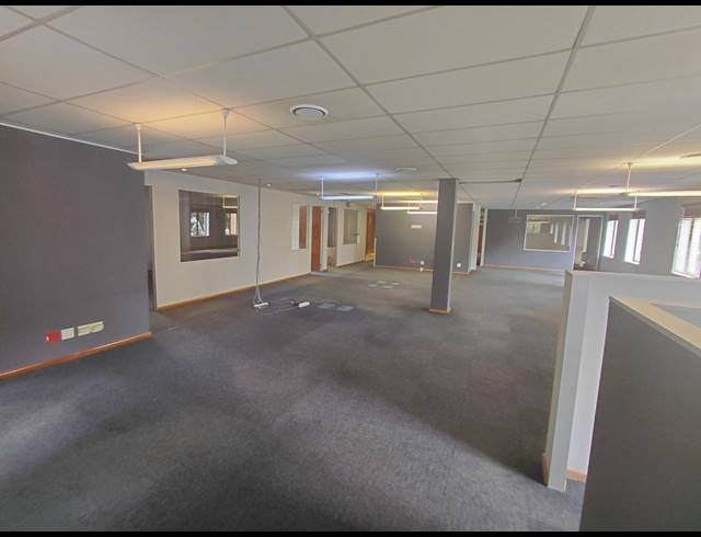4,789M² OFFICE FOR SALE IN BRYANSTON
